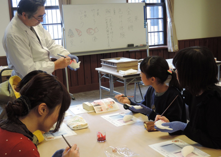 金花糖の色付け体験